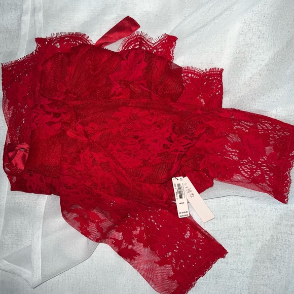 V. S. Sheer Lace Robe. NWT - Picture 2 of 7